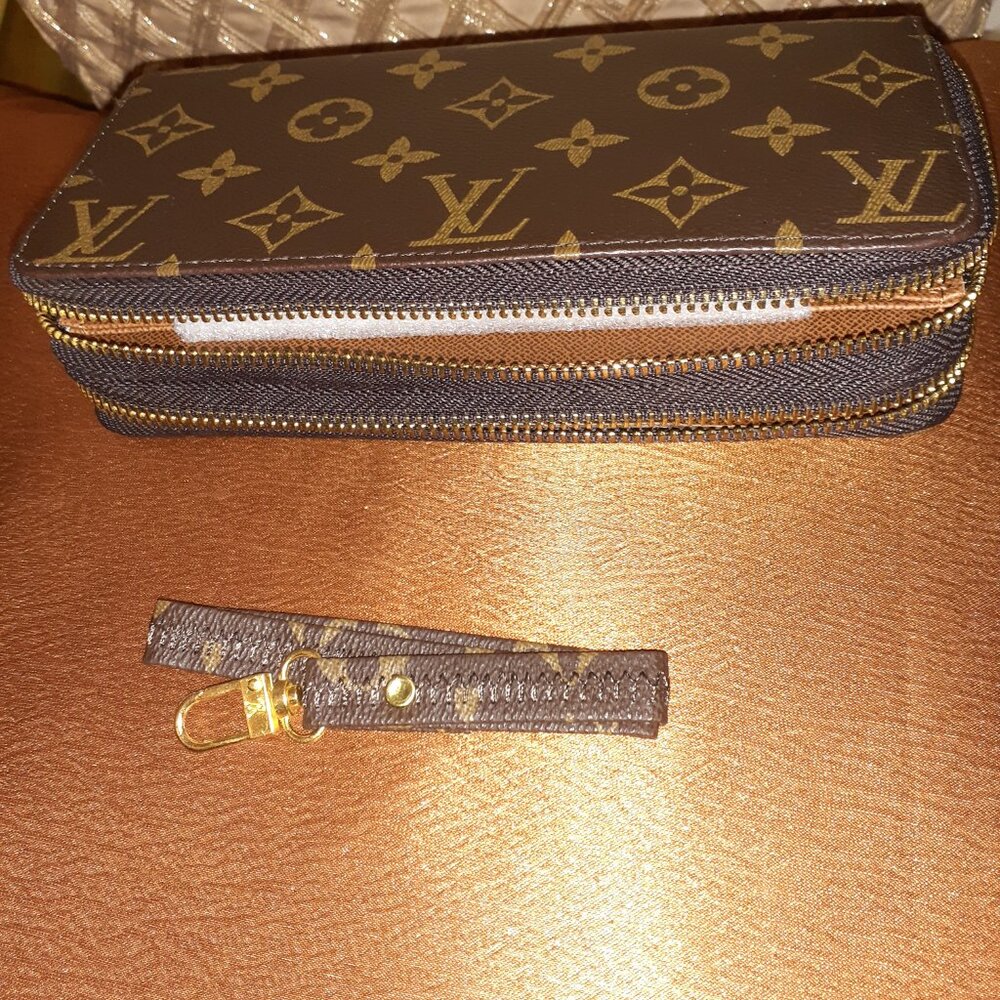 LOUIS VUITTON LV MONOGRAM ZIPPY WALLET - Picture 3 of 10